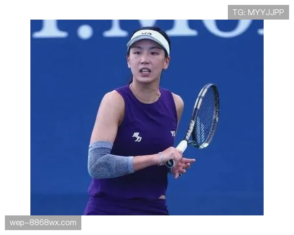 王欣瑜比赛间隙突然来了个名媛式自拍，这画风怪怪的嘛？