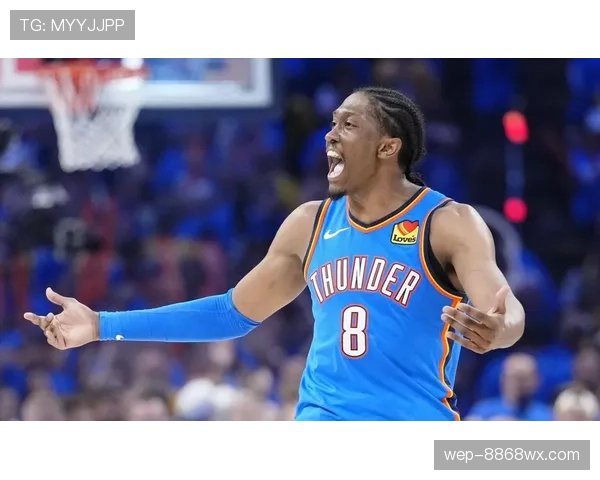 杰伦·威廉姆斯无球跑动制造错位，提升雷霆侧翼进攻效率