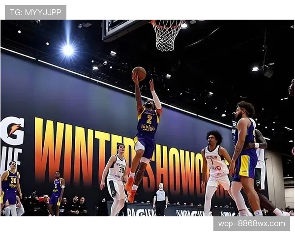 巴郎·戴维斯突破创造空位投篮提升热火关键得分效率